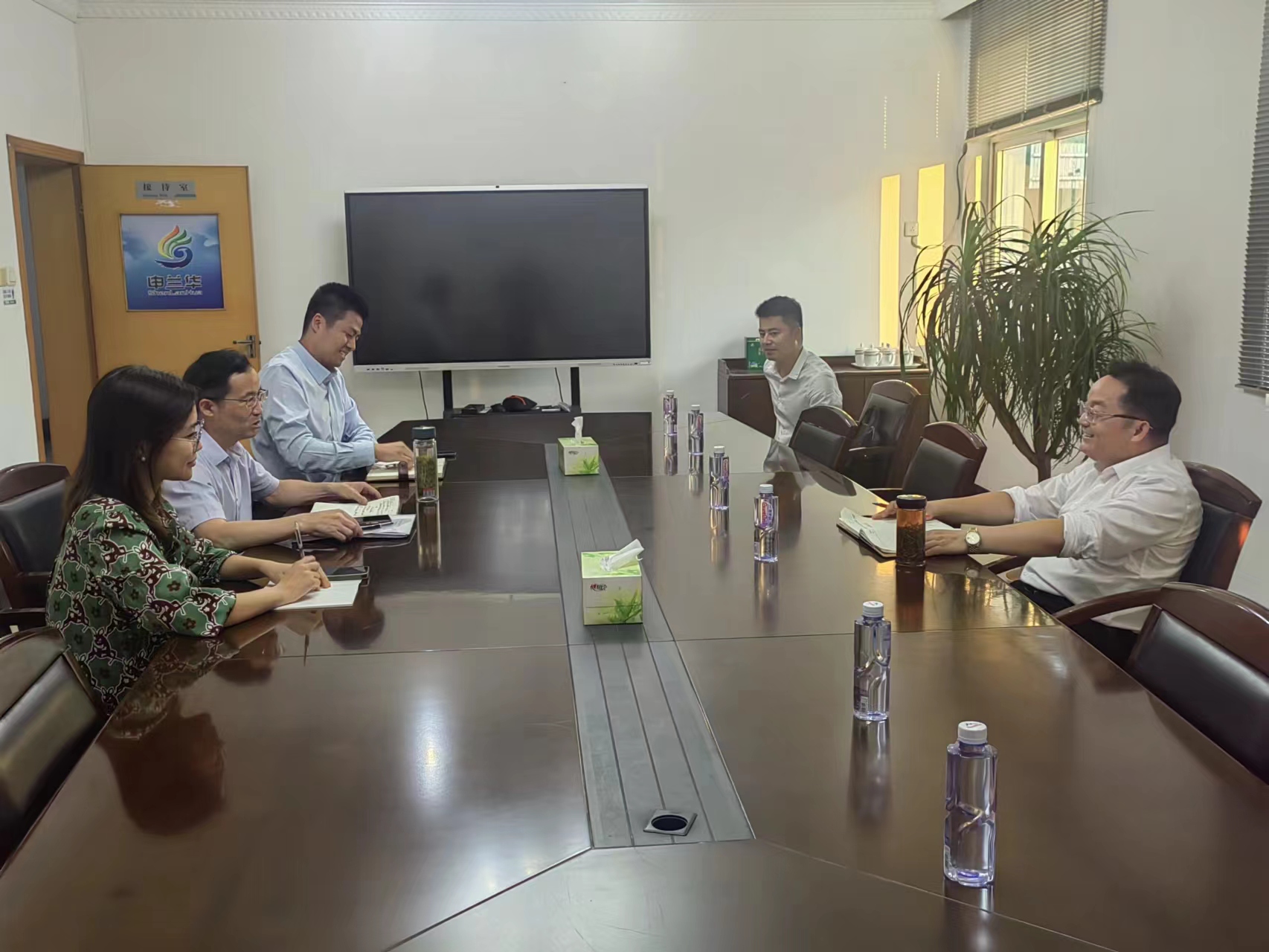 宣州區(qū)委書記俞志剛來我公司座談?wù){(diào)研